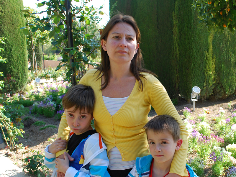 Boys with Mum at Alhambra, April 2009