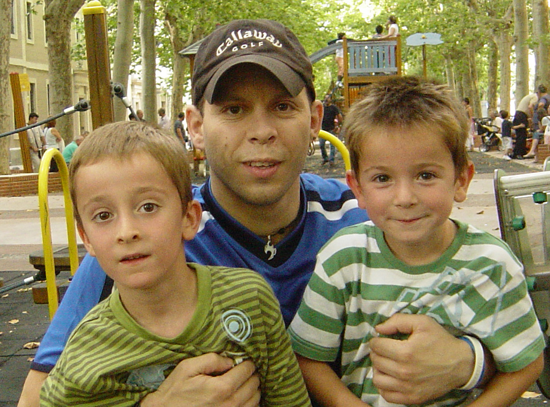 Bego's cousin Imanol & boys in Vitoria - August 2007