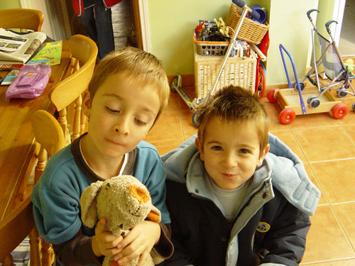 Xavier & Ander in kitchen - November 2006